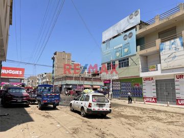 🌟 Oportunidad Única para Inversionistas y Emprendedores 🌟

📍 Ubicación Estratégica:
Simón Bolívar 464, José Leonardo Ortiz 14002, Chiclayo, Perú.