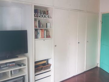 Excelente PH de 3 Amb con balcón/ patio interno, 2do piso x escalera al Frente! MUY LUMINOSO!!!