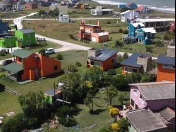 Venta Dos Cabanas en Amplio Terreno en Santa Clara del Mar
