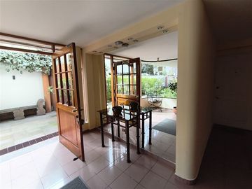 Lindo Depto. EST y BOD en arriendo de 2D 2B en Providencia
