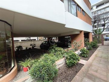 Lindo Depto. EST y BOD en arriendo de 2D 2B en Providencia