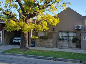 Chalet en venta en Castelar Sur