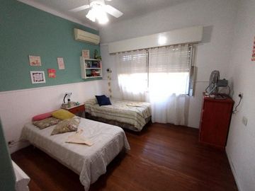 Chalet en venta en Castelar Sur
