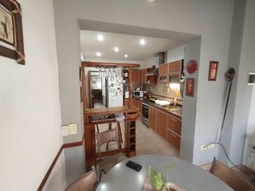 Chalet en venta en Castelar Sur