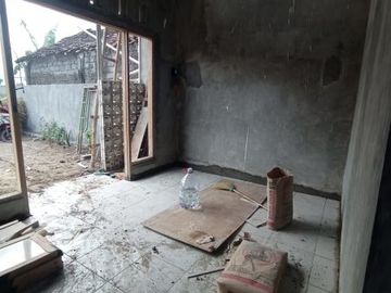 RUMAH 200JTAN DI UTARA CANDI PRAMBANAN TANAH LUAS LINGKUNGAN NASIONALIS
