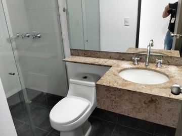 apartamento en arriendo en cumbres. Cod A28323