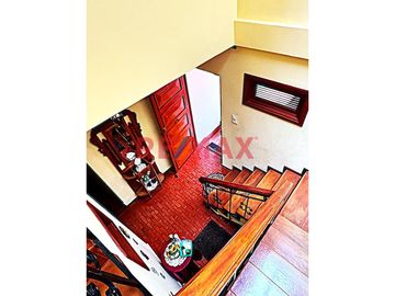EN VENTA CASA URB. PANDO 
Construida en un solo tramo con un magnífico diseño 

Área 192.80 m2 
Área construida 205 m2 
Frente 8 ml 
Fondo 24 ml