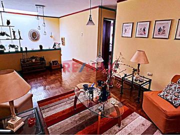 EN VENTA CASA URB. PANDO 
Construida en un solo tramo con un magnífico diseño 

Área 192.80 m2 
Área construida 205 m2 
Frente 8 ml 
Fondo 24 ml