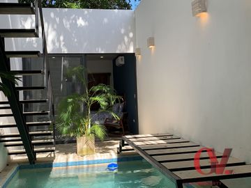 BELLA CASA CONTEMPORANEA COMPLETAMENTE AMUEBLADA EN EL CENTRO DE MERIDA