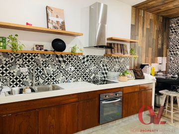 BELLA CASA CONTEMPORANEA COMPLETAMENTE AMUEBLADA EN EL CENTRO DE MERIDA