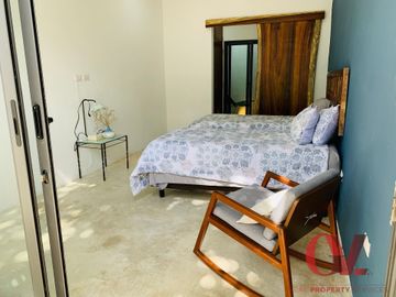 BELLA CASA CONTEMPORANEA COMPLETAMENTE AMUEBLADA EN EL CENTRO DE MERIDA