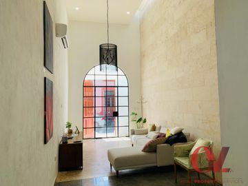 BELLA CASA CONTEMPORANEA COMPLETAMENTE AMUEBLADA EN EL CENTRO DE MERIDA