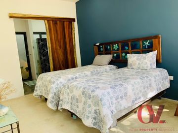 BELLA CASA CONTEMPORANEA COMPLETAMENTE AMUEBLADA EN EL CENTRO DE MERIDA