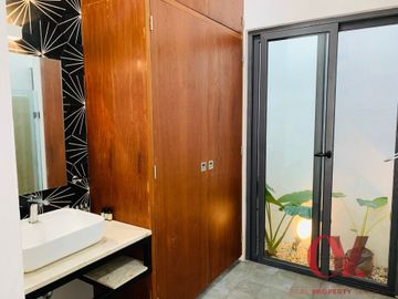 BELLA CASA CONTEMPORANEA COMPLETAMENTE AMUEBLADA EN EL CENTRO DE MERIDA