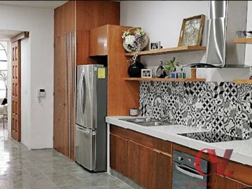 BELLA CASA CONTEMPORANEA COMPLETAMENTE AMUEBLADA EN EL CENTRO DE MERIDA
