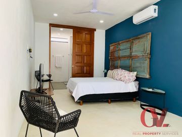 BELLA CASA CONTEMPORANEA COMPLETAMENTE AMUEBLADA EN EL CENTRO DE MERIDA