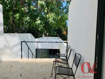 BELLA CASA CONTEMPORANEA COMPLETAMENTE AMUEBLADA EN EL CENTRO DE MERIDA