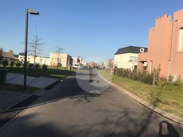 Flores Prop. - Ayres Plaza - Lote en Venta