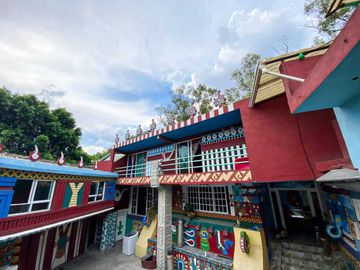 Casa extravagante en venta a un par de cuadras del centro de Tepotzotlán.
