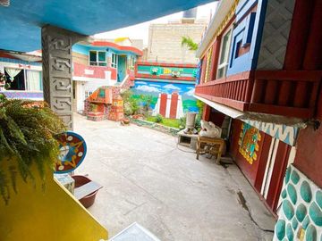 Casa extravagante en venta a un par de cuadras del centro de Tepotzotlán.