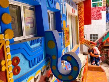 Casa extravagante en venta a un par de cuadras del centro de Tepotzotlán.