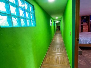 Casa extravagante en venta a un par de cuadras del centro de Tepotzotlán.