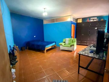 Casa extravagante en venta a un par de cuadras del centro de Tepotzotlán.