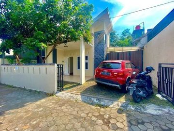 Rumah bagus Full Furnished, tanah luas dekat Sleman City Hall