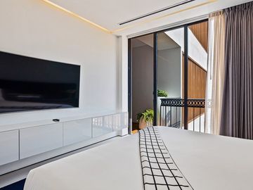Pier 57 Unit 410
