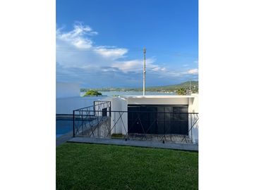 CASA EN VENTA CON VISTA AL LAGO 