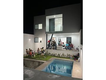 CASA EN VENTA CON VISTA AL LAGO 