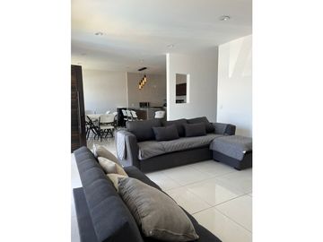 CASA EN VENTA CON VISTA AL LAGO 