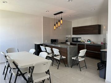 CASA EN VENTA CON VISTA AL LAGO 