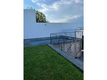 CASA EN VENTA CON VISTA AL LAGO 