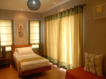 BRAND NEW 3 Bedroom Out of town Villa for Sale along the golf course in Silang, few minutes to Tagaytay