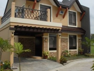 BRAND NEW 3 Bedroom Out of town Villa for Sale along the golf course in Silang, few minutes to Tagaytay