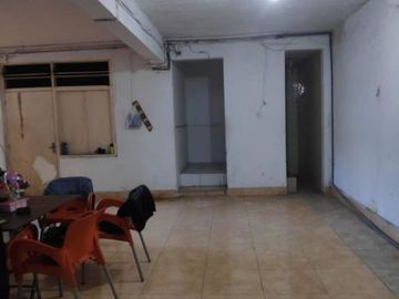 Rumah usaha Teuku Umar Hadap timur Pln 4400w, Strategis
