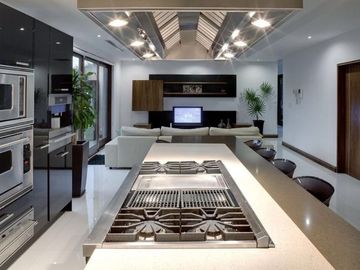 3BR unit For sale, Town House in QC near ABS CBN, GMA,Fisher mall, Scts. Timog ave