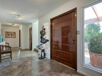 Moderna casa en condominio con cancha de golf en Piedra Roja