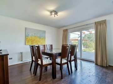Moderna casa en condominio con cancha de golf en Piedra Roja
