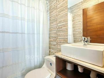 Moderna casa en condominio con cancha de golf en Piedra Roja