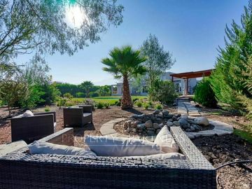 Moderna casa en condominio con cancha de golf en Piedra Roja
