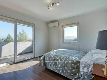 Moderna casa en condominio con cancha de golf en Piedra Roja