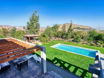 Moderna casa en condominio con cancha de golf en Piedra Roja