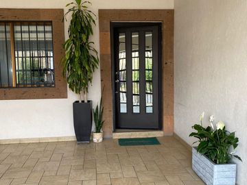 SE VENDE CASA AL NORTE EN SACRAMENTO RESIDENCIAL