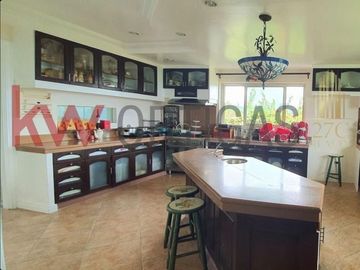 Mansion House and Lot for Sale in Canyon Woods Tagaytay City