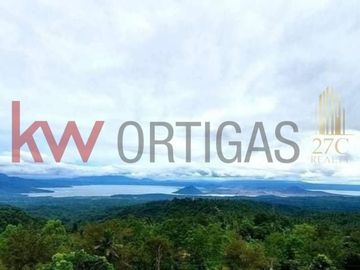 Mansion House and Lot for Sale in Canyon Woods Tagaytay City