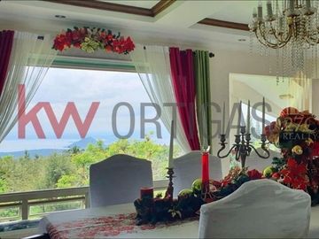 Mansion House and Lot for Sale in Canyon Woods Tagaytay City