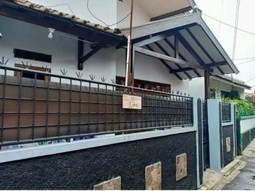 Rumah Nyaman di Moch Toha Dekat Leuwi Panjang dan Kebon Kalapa