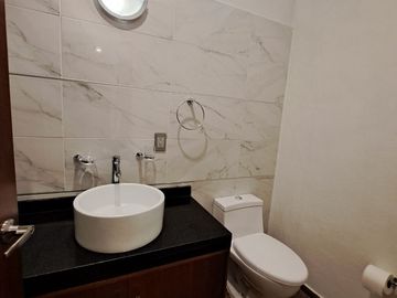 Venta de Casa de 3 Recámaras y Alberca en Coto Privado al Norte de Colima